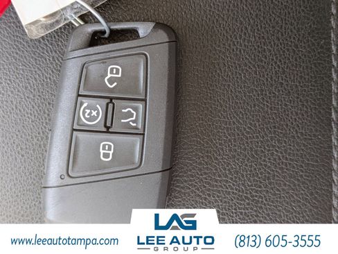 Used 2018 Volkswagen Tiguan SEL Premium image 24