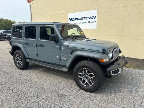 Used 2024 Jeep Wrangler Unlimited Sahara w/ Safety Group AWD/4WD image 2