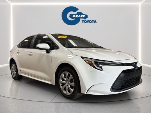 Used 2024 Toyota Corolla LE AWD/4WD image 3