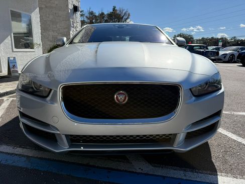 Used 2017 Jaguar XE Premium image 10