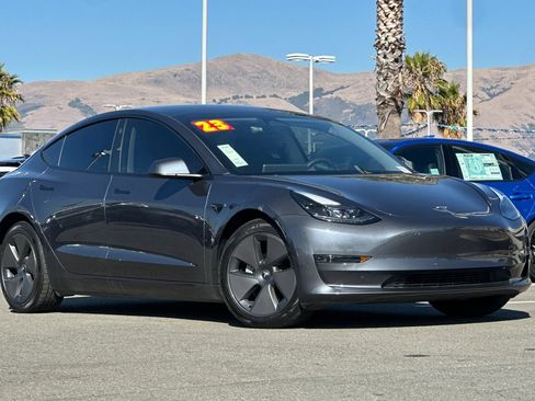 Used 2023 Tesla Model 3 Standard Range RWD image 2