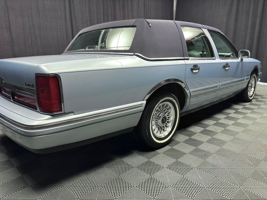 Used 1997 Lincoln Town Car Executive RWD image 18