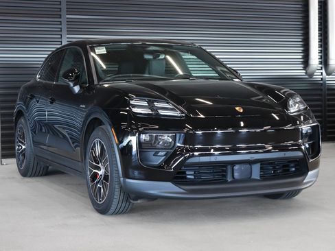 Certified 2025 Porsche Macan 4S Electric image 7