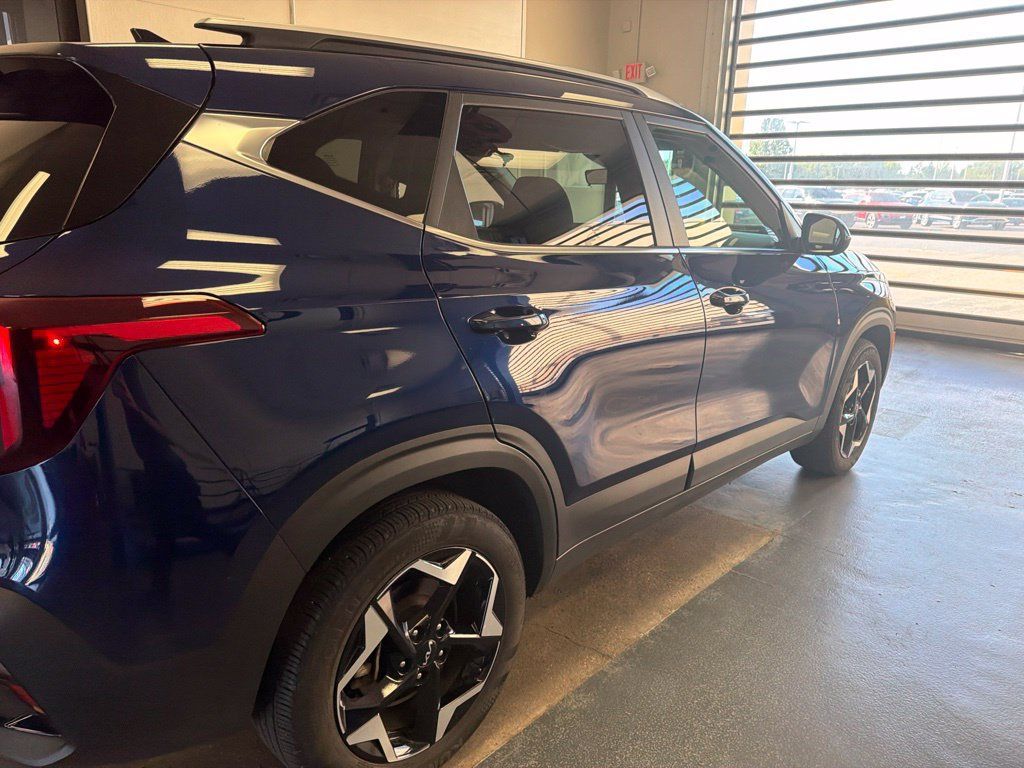 Used 2024 Kia Seltos EX AWD/4WD image 7