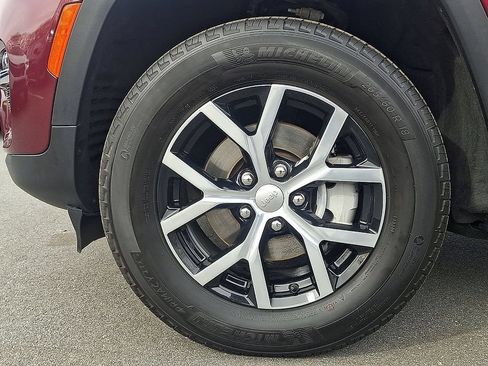 Used 2025 Jeep Grand Cherokee Limited AWD/4WD image 8