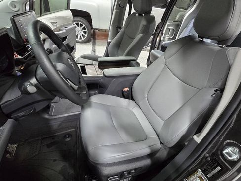 Used 2024 Toyota Sienna XLE w/ XLE Plus Package AWD/4WD image 22