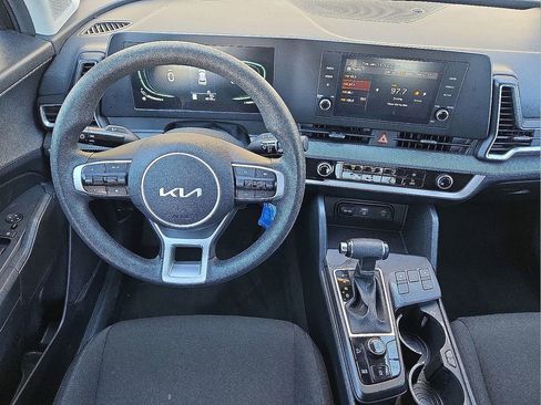 Used 2024 Kia Sportage LX image 18