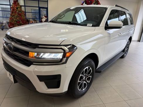 Used 2024 Ford Expedition XLT image 4