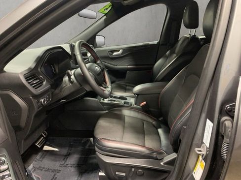 Used 2023 Ford Explorer Limited w/ Equipment Group 301A image 9