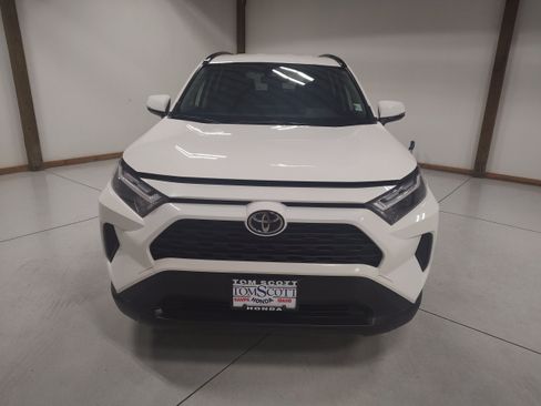Used 2025 Toyota RAV4 XLE AWD/4WD image 3