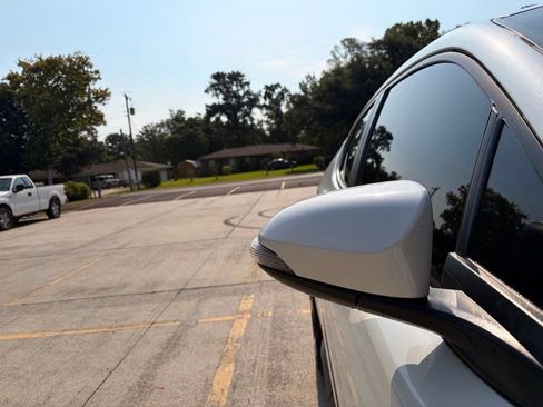 Used 2020 Toyota C-HR LE FWD image 22