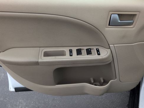 Used 2005 Ford Five Hundred SE image 13