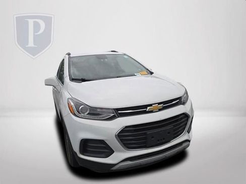 Used 2018 Chevrolet Trax LT w/ LT Convenience Package FWD image 13