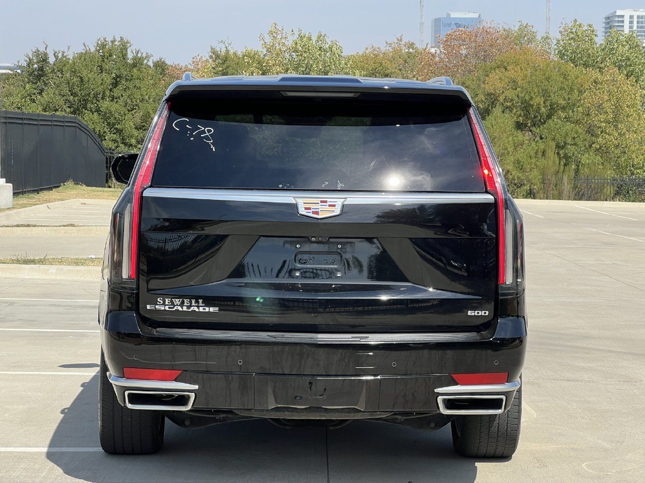 Used 2021 Cadillac Escalade Premium Luxury Platinum AWD/4WD image 4