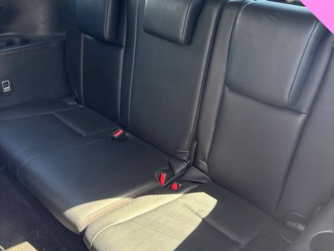 Used 2019 Toyota Highlander XLE FWD image 19
