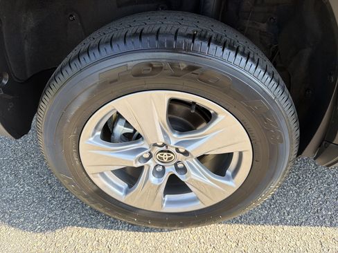 Certified 2025 Toyota RAV4 XLE FWD image 28