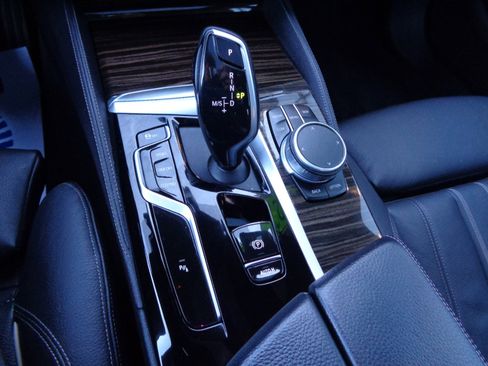 Used 2022 BMW 540i xDrive w/ M Sport Package image 12