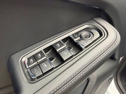 Used 2026 Porsche Macan Turbo AWD/4WD image 22