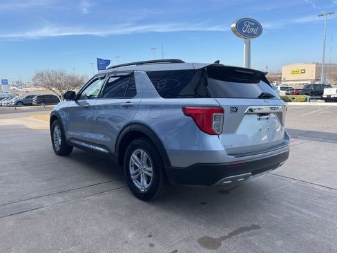 Used 2022 Ford Explorer XLT w/ Equipment Group 202A image 7