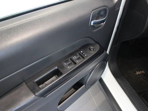 Used 2016 Jeep Patriot High Altitude AWD/4WD image 28