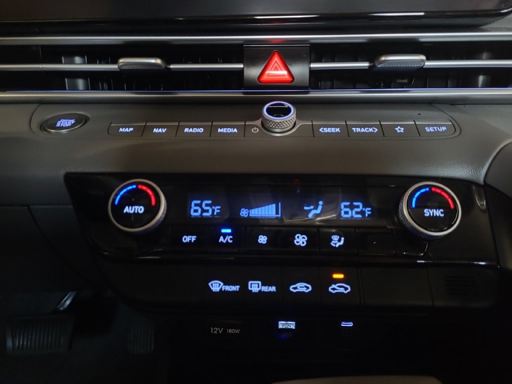 Used 2024 Hyundai Elantra SEL FWD image 20