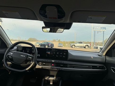 Used 2025 Kia K4 LXS image 10