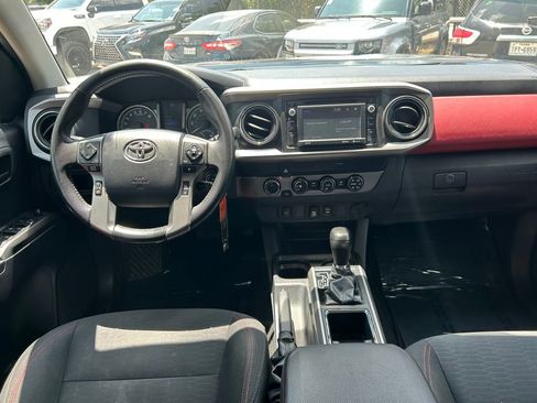 Used 2019 Toyota Tacoma SR5 AWD/4WD image 17
