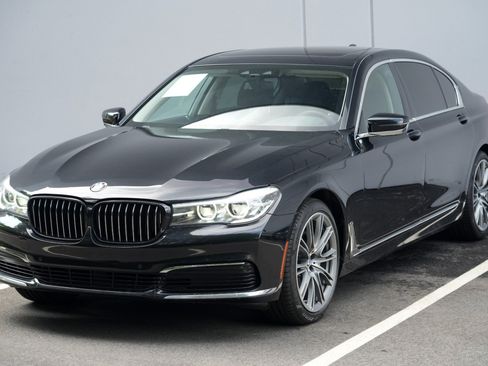 Used 2019 BMW 740i RWD image 50
