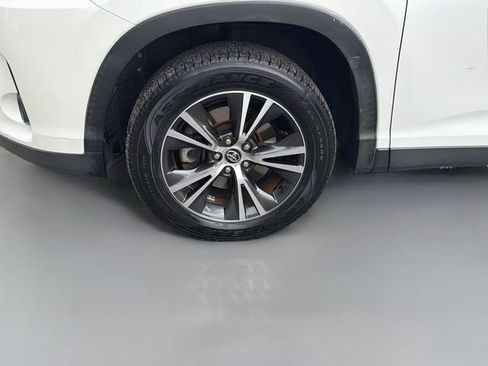 Used 2019 Toyota Highlander LE FWD image 39