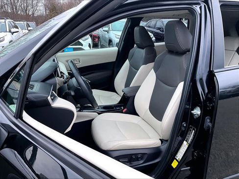 Certified 2023 Toyota Corolla Cross XLE image 10