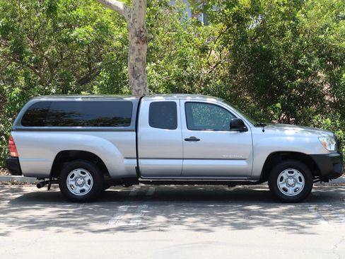 Used 2015 Toyota Tacoma 2WD Access Cab w/ Convenience Package image 9