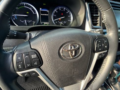 Used 2018 Toyota Highlander XLE AWD/4WD image 15