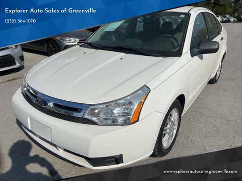 Used 2010 Ford Focus SE image 1