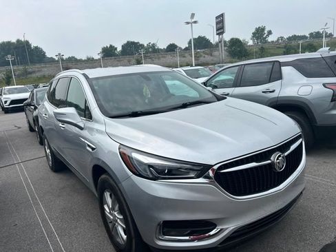 Used 2020 Buick Enclave Essence FWD image 2