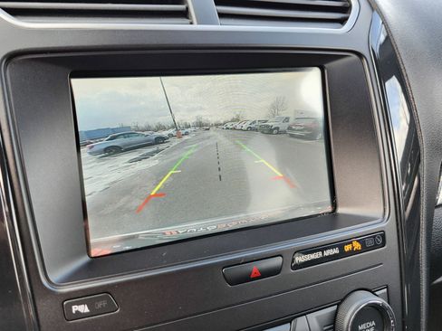 Used 2019 Ford Explorer XLT w/ Equipment Group 202A image 4