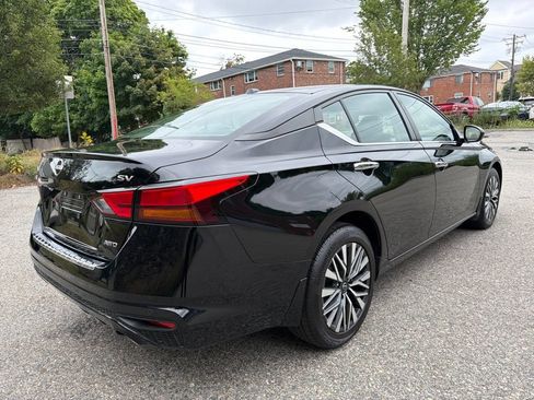 Used 2023 Nissan Altima 2.5 SV w/ SV Premium Package AWD/4WD image 6