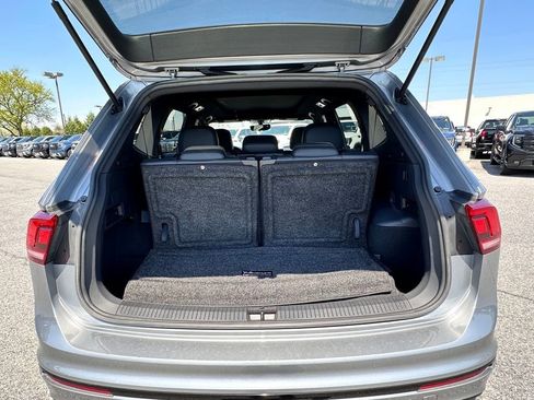 Used 2021 Volkswagen Tiguan SE R-Line AWD/4WD image 38