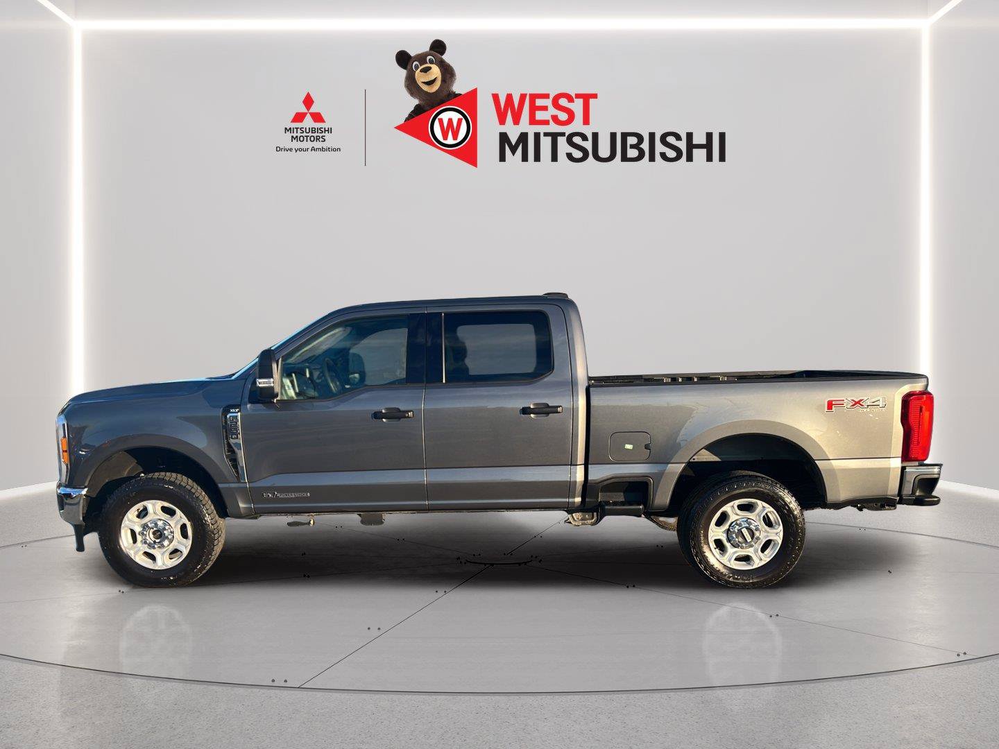 Used 2025 Ford F250 XLT w/ FX4 Off-Road Package AWD/4WD image 3