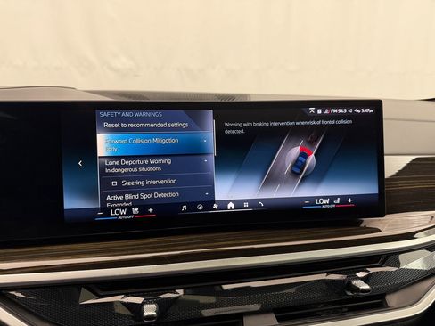 Used 2025 BMW X6 xDrive40i image 22