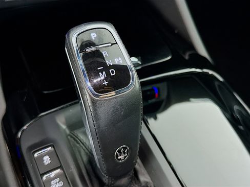 Used 2021 Maserati Levante image 19