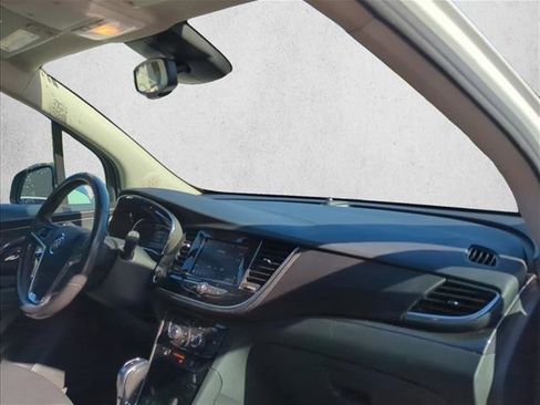 Used 2022 Buick Encore Preferred image 25