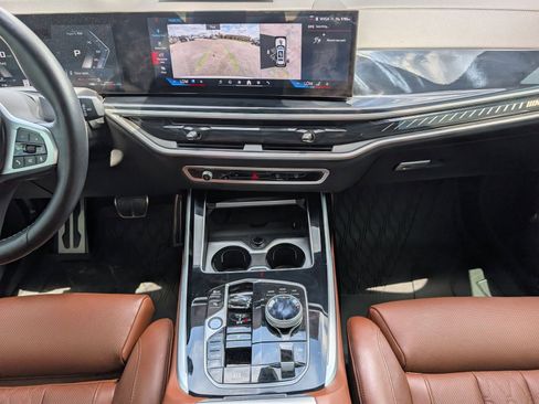 Used 2025 BMW X7 M60i AWD/4WD image 7