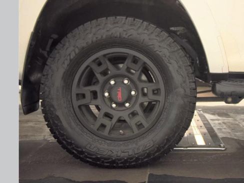 Used 2018 Toyota 4Runner TRD Off-Road Premium image 16