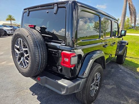 Used 2026 Jeep Wrangler Unlimited Sahara AWD/4WD image 6