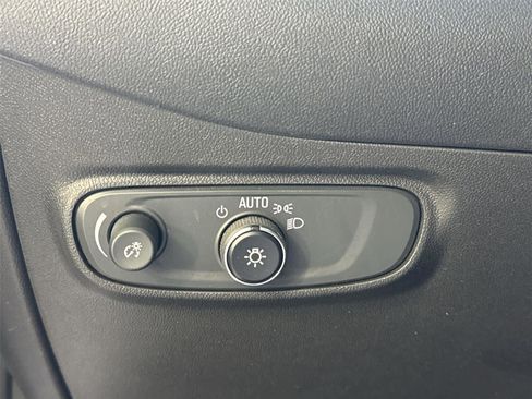 Used 2023 Chevrolet Equinox LT image 23