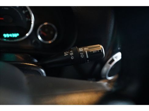 Used 2015 Jeep Wrangler Unlimited Rubicon w/ Connectivity Group image 24