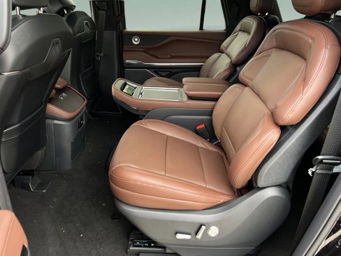 New 2025 Lincoln Navigator L Reserve image 25