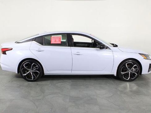 Certified 2023 Nissan Altima 2.5 SR FWD image 12