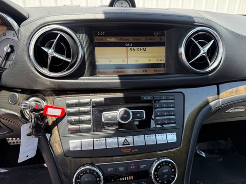 Used 2013 Mercedes-Benz SL 550 image 15