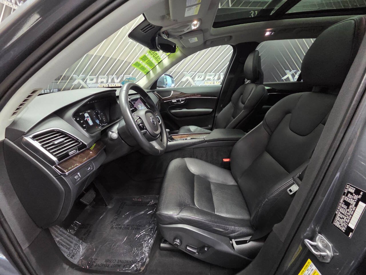 Used 2016 Volvo XC90 T6 Momentum w/ Momentum Plus Package AWD/4WD image 19
